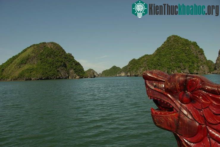 Vịnh Hạ Long - Kỳ quan đất dựng giữa trời cao