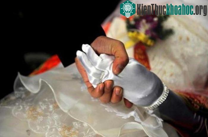 Người Trung Quốc tin rằng đám cưới ma sẽ giúp gia đình họ yên ổn. (Ảnh: matrixleaks).