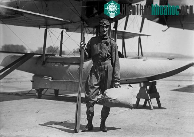 28/11/1929 - Richard Evelyn Byrd trở thành người đầu tiên bay qua Nam Cực
