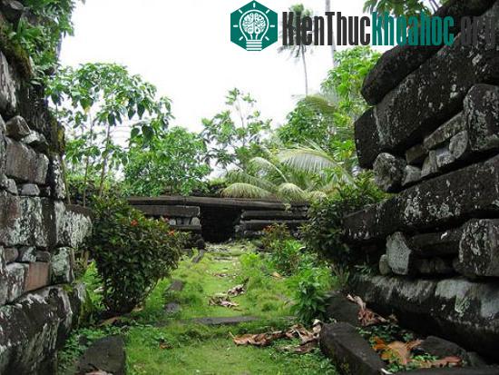 Bí ẩn của thành phố xây từ đá của người khổng lồ ảnh 0