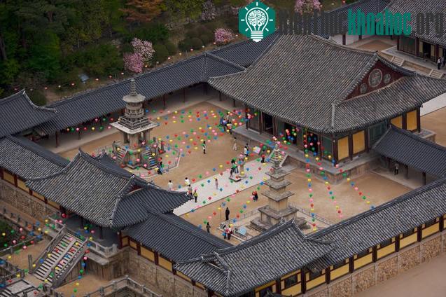 Cố đô này được mệnh danh là “bảo tàng không có những bức tường” với những di tích khu lăng mộ, đền đài, chùa tháp