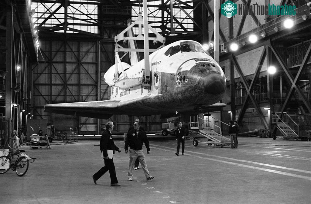 Tàu Challenger thực hiện sứ mệnh lịch sử tại trung tâm vũ trụ Kennedy, Florida.