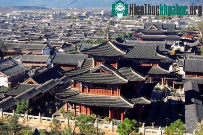 Thành cổ bắt đầu được xây dựng vào cuối thời nhà Tống, đầu thời nhà Nguyên (cuối thế kỷ thứ III trước CN).