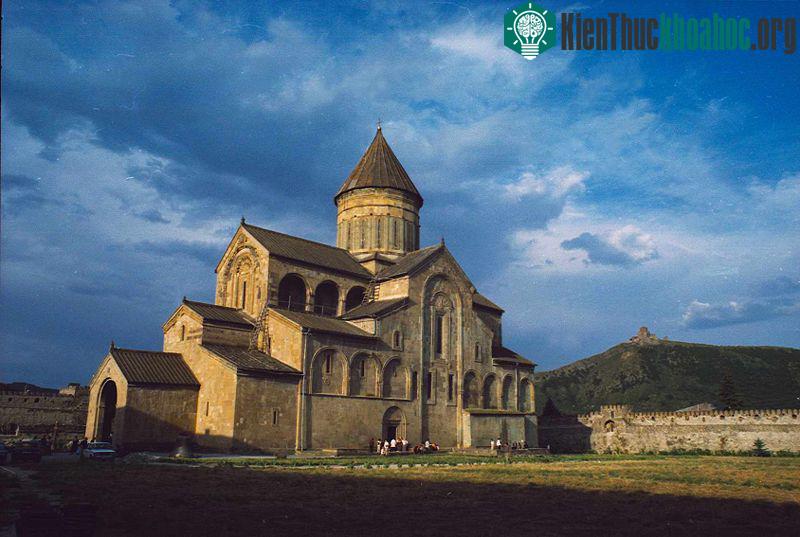 Các di tích lịch sử tại thành phố nằm trong quần thể được Unesco công nhận có niên đại trên 1000 năm trước công nguyên.