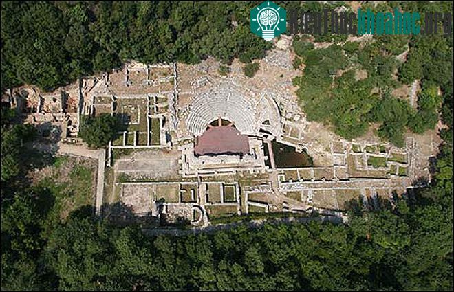 Hình ảnh Butrint nhìn từ trên cao.