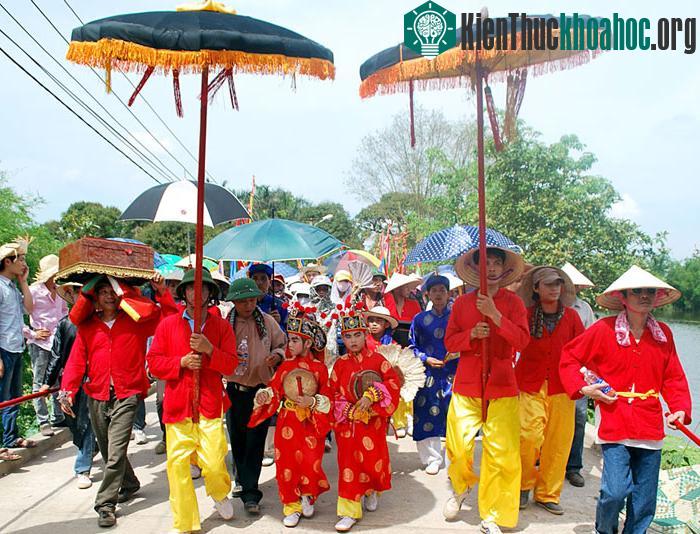Hội Gióng ở đền Phù Đổng và đền Sóc