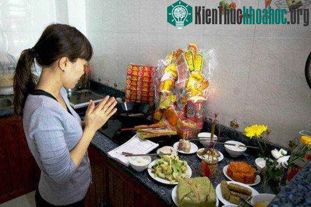 Chuẩn bị mâm cơm cúng ông Công ông Táo.