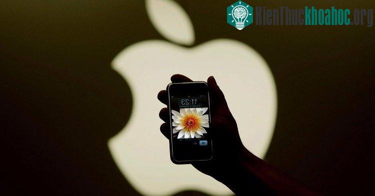 10 năm trước, iPhone bất ngờ xuất hiện và thế giới công nghệ mãi mãi không còn như cũ. (Ảnh: Mashable).