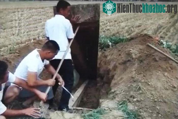Hủ tục đáng sợ là nguyên nhân dẫn đến nạn tội phạm trộm thi thể. (Ảnh: weirdasianews).
