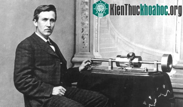 29/11/1877 - Thomas Edison cho ra mắt phát minh đầu tiên của mình - máy hát quay tay
