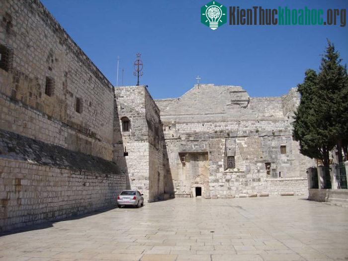 Nhà thờ Chúa Giáng Sinh ở Bethlehem của Palestine là một trong những nhà thờ cổ nhất vẫn duy trì hoạt động trên thế giới