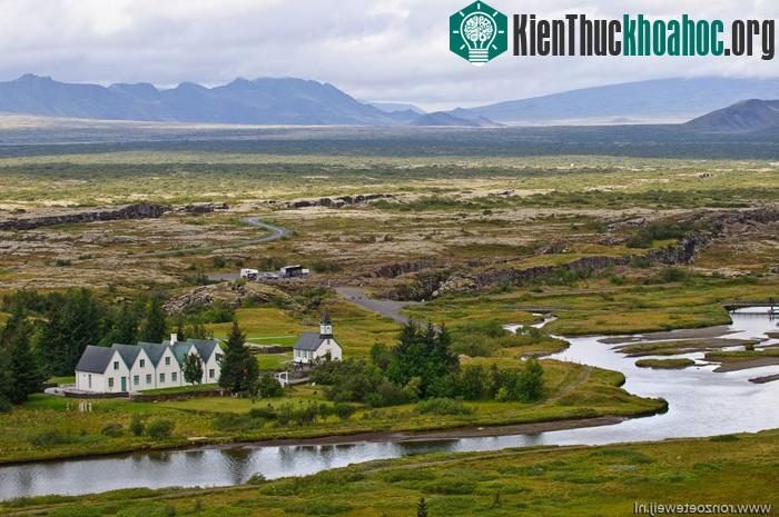 Vườn quốc gia Þingvellir còn được được biết đến với tiên quen thuộc hơn Vườn quốc gia Thingvellir