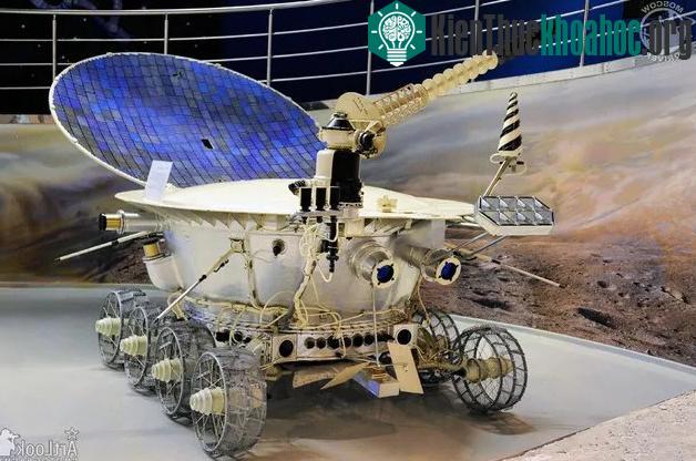 10/11/1970 - Xe tự hành Lunokhod-1 của Liên Xô được phóng lên vũ trụ