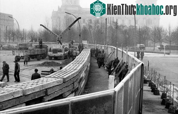 9/11/1989 - Bức tường Berlin sụp đổ, nước Đức thống nhất