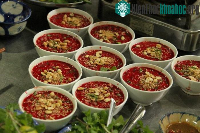 Tiết canh không mát, bổ như mọi người nghĩ.