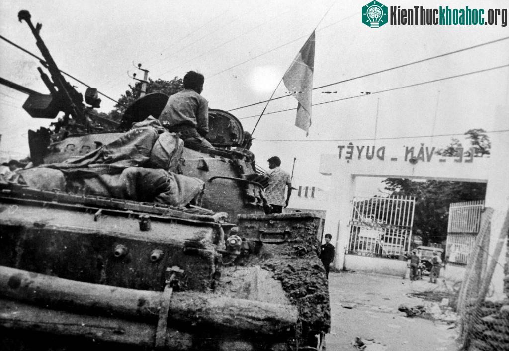Chiếm trụ sở Biệt khu thủ đô Sài Gòn.