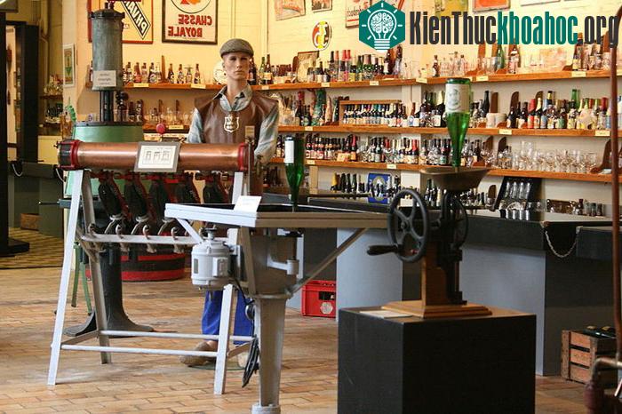Bên cạnh đó còn có tòa nhà trước kia vốn là nhà máy sản xuất bia truyền thống nay đã được sửa chữa thành Bảo tàng bia phục vụ du khách thăm quan....