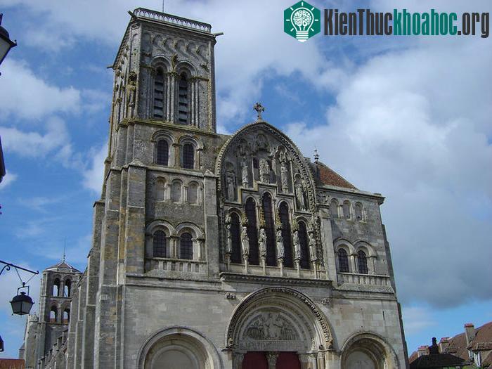Nhà thờ, ngọn đồi ở Vezelay - Pháp- ảnh 13