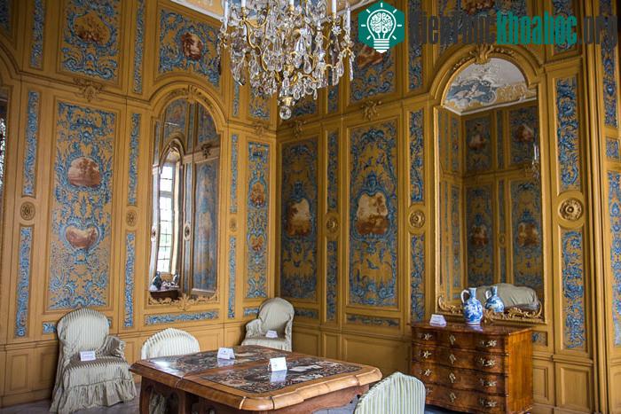 Nội thất và kiến trúc bên trong của lâu đài thực sự khiến người xem choáng ngợp bởi sự xa hoa của nó.