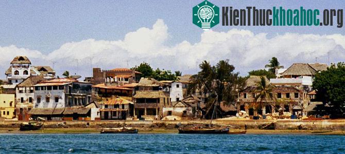 Kiến trúc của Lamu ảnh hưởng từ châu Âu, Ả rập và Ấn Độ, cổ điển và sang trọng.