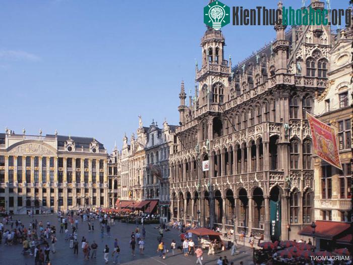 Toàn cảnh kiến trúc và quy hoạch chung tại Quảng trường Bruxelles.