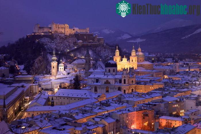 Toàn cảnh trung tâm lịch sử của thành phố Salzburg.