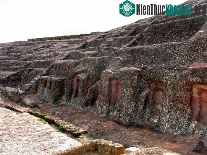 Được xây dựng với hình dáng kiến trúc giống như pháo đài, nhưng trên thực tế Fuerte de Samaipata lại là một địa điểm tôn giáo.