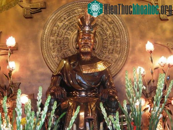 Tượng Vua Hùng trong đền tưởng niệm các Vua Hùng trong công viên Tao Đàn. (Ảnh: baolaodong).