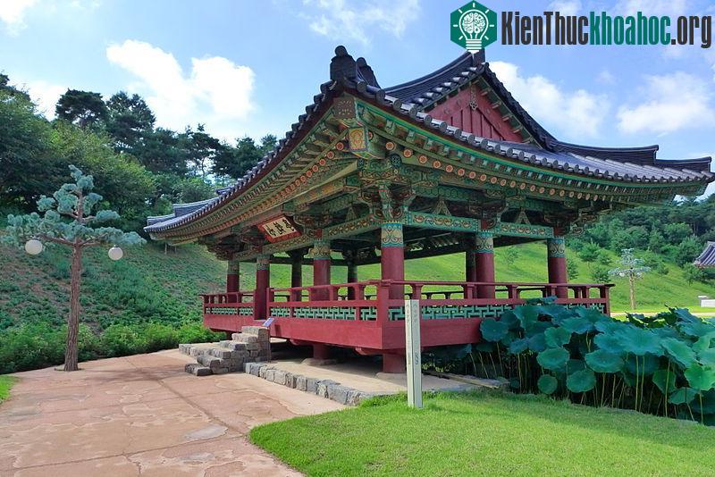 Triều đại Baekie bắt đầu từ năm 18 trước Công Nguyên và kéo dài đến thế kỷ VII.