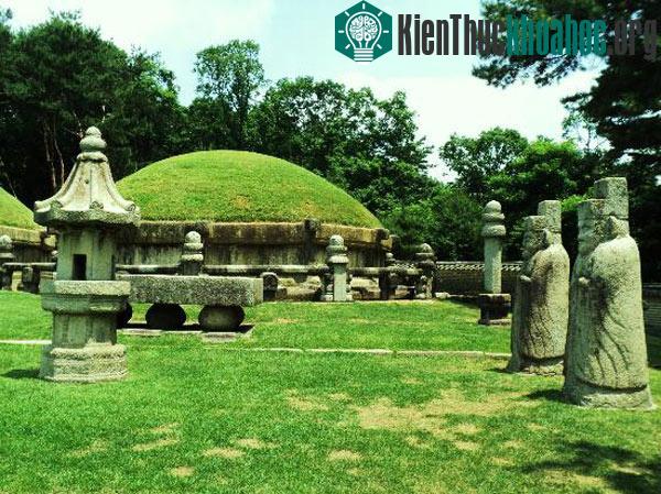Người xưa thường chọn những nơi có địa hình và cảnh quan đẹp để xây dựng các lăng mộ