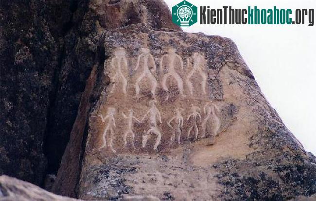 Các hình khắc trên đá