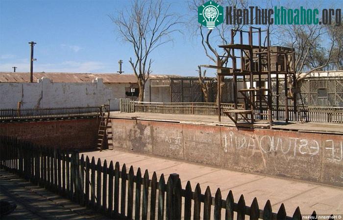 Humberstone là một thị trần nhỏ trên sa mạc Atacama của Chile được thành lập năm 1862.
