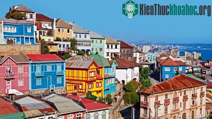 Ấn tượng đầu tiên khi đến thăm quan thành phố cảng Valparaiso đó chính là màu sắc.