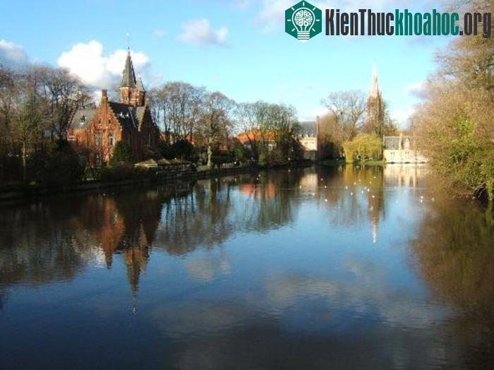 Hầu hết các công trình kiến trúc ở Brugge đều được xây dựng từ thời trung cổ,