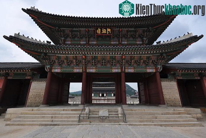 Cung điện Changdeokgung là một trong những tuyệt tác kiến trúcc và là niềm tự hào của Hàn Quốc