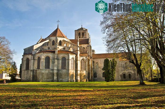 Nhà thờ, ngọn đồi ở Vezelay - Pháp- ảnh 4