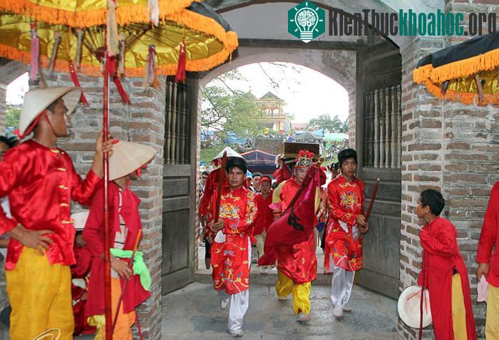Hội Gióng ở đền Phù Đổng và đền Sóc