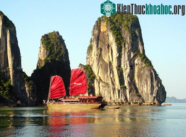 Vịnh Hạ Long - Kỳ quan đất dựng giữa trời cao ảnh 3