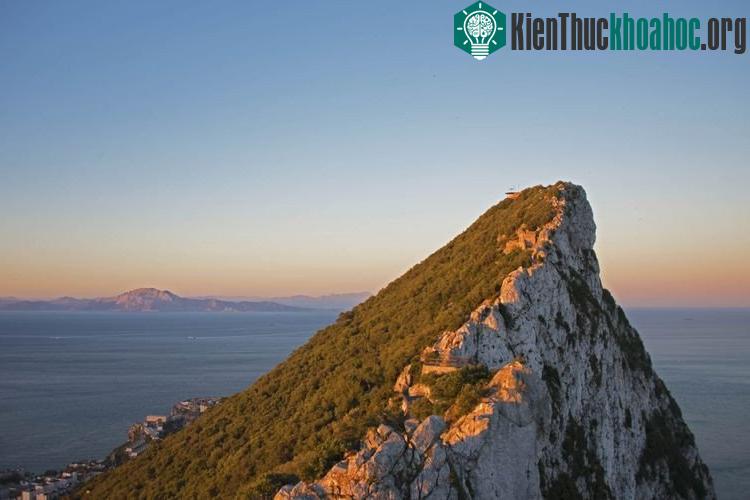 Nơi đây lưu giữ bằng chứng về sự tồn tại của nền văn hóa Neanderthals cách đây hàng chục ngàn năm.