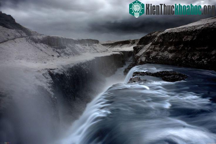 Vườn quốc gaCảnh quan thiên nhiên tuyệt đẹp tại vườn Quốc gia Thigvelliria Þingvellir chính là môi trường độc đáo về địa chất và là nơi kiến tạo nhiều núi lửa.