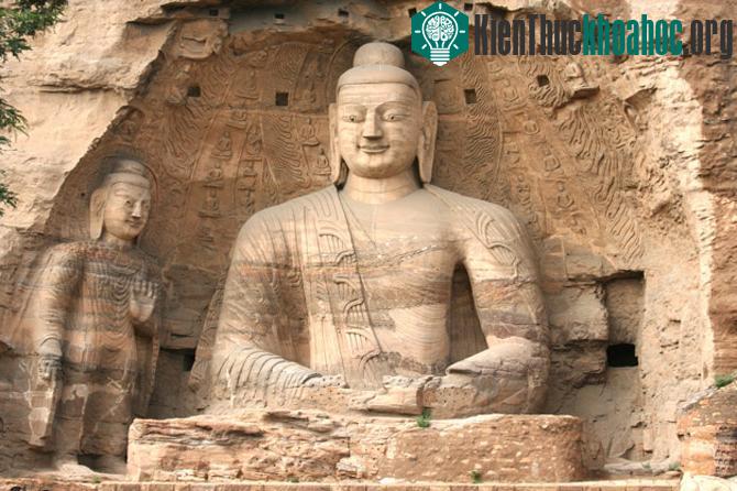 Các pho tượng Bồ Tát, lực sĩ, phi thiên đều rất sinh động và hoạt bát.