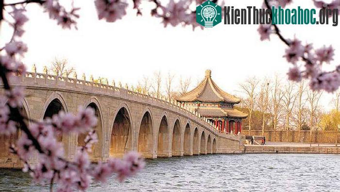 Di Hòa Viên không những là một công viên đẹp mà đây là một kiệt tác về kiến trúc.