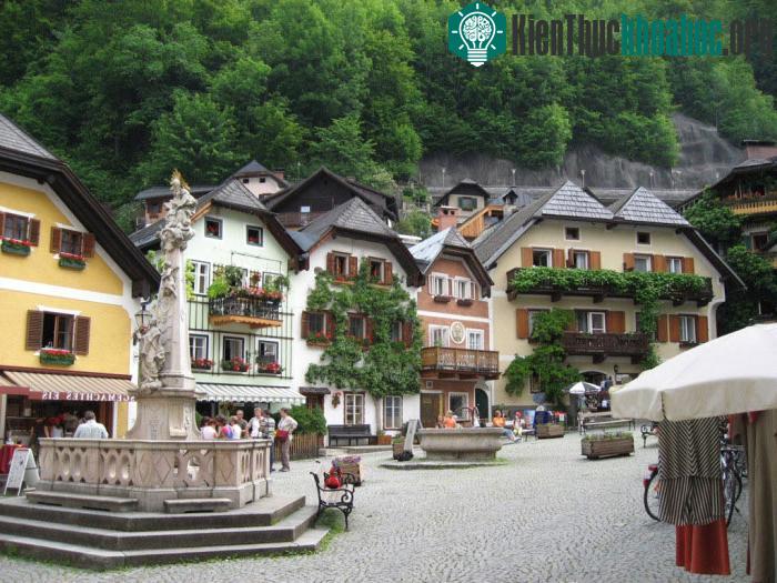 Kiến trúc nhà cửa, đường phố độc đáo của Hallstatt đã tạo nên sức hút riêng cho thành phố này