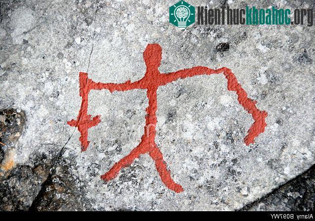 Những hình khắc đá mô tả cảnh lao động sinh hoạt của người tiền sử tại Alta, Nauy. Những hình khắc cho thấy người dân hàng nghìn năm trước sinh sống bằng cách săn bắn, hái lượm và đánh cá.