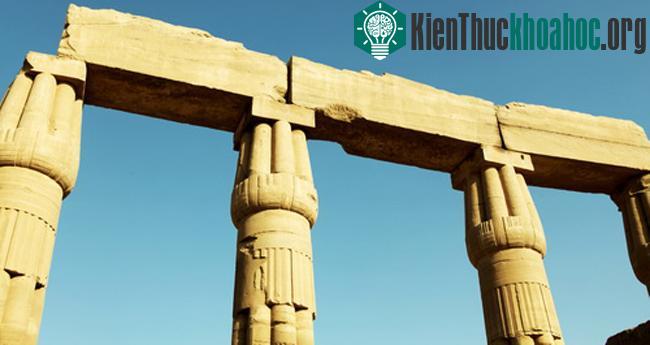 Một số kiến trúc còn lại hiện nay tại thành phố cổ Thebes, Ai Cập. Từ quy mô kiên trúc cho tới các chạm khắc trên cột đá, tường thành và cách tạo nên những công trình kiến trúc này của người Ai Cập...