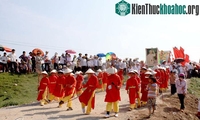 Hội Gióng ở đền Phù Đổng và đền Sóc