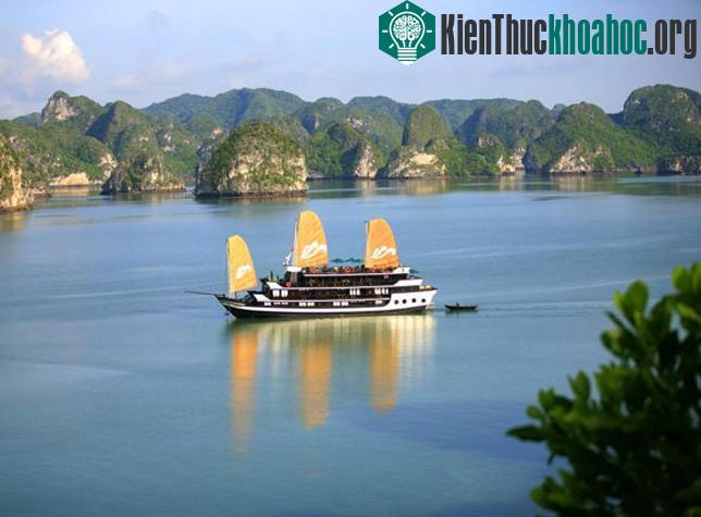 Vịnh Hạ Long - Kỳ quan đất dựng giữa trời cao ảnh 4