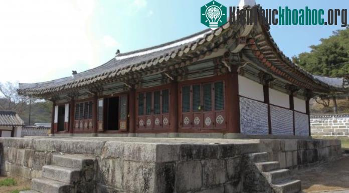 Đây cũng đồng thời là một trong hai địa điểm tại Bắc Triều Tiên mà người Hàn Quốc có thể đến