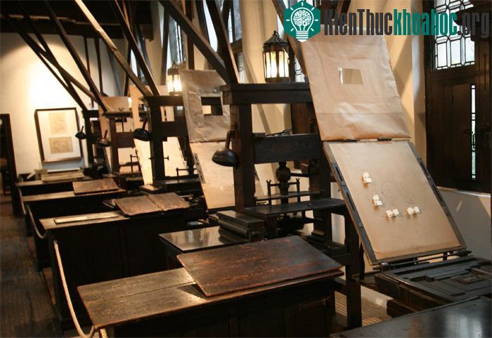 Quần thể bảo tàng, nhà xưởng Plantin – Moretus có những bước tiến kỹ thuật cũng như khoa học vượt trội