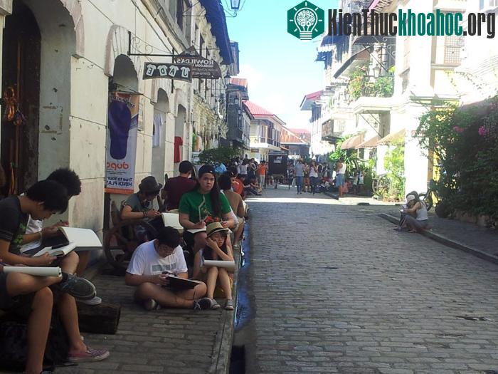 Thị trấn lịch sử Vigan thu hút rất đông khách du lịch quốc tể bởi vẻ đẹp cổ kính, độc đáo của mình